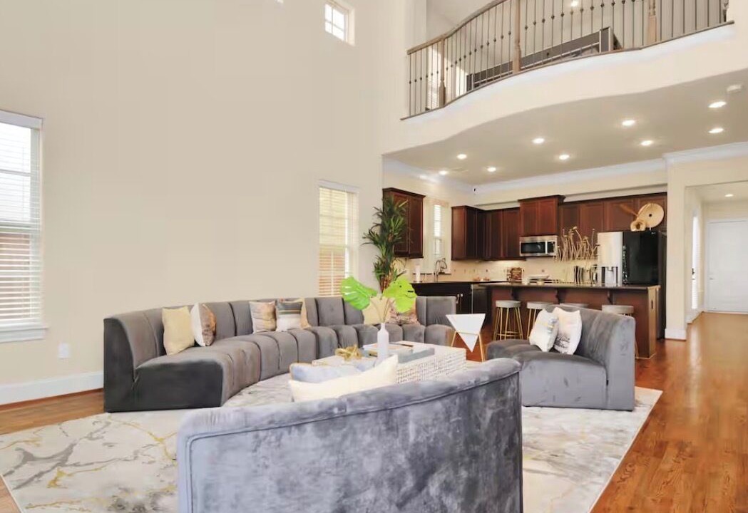 Photo of Livingroom in Spring Branch Central