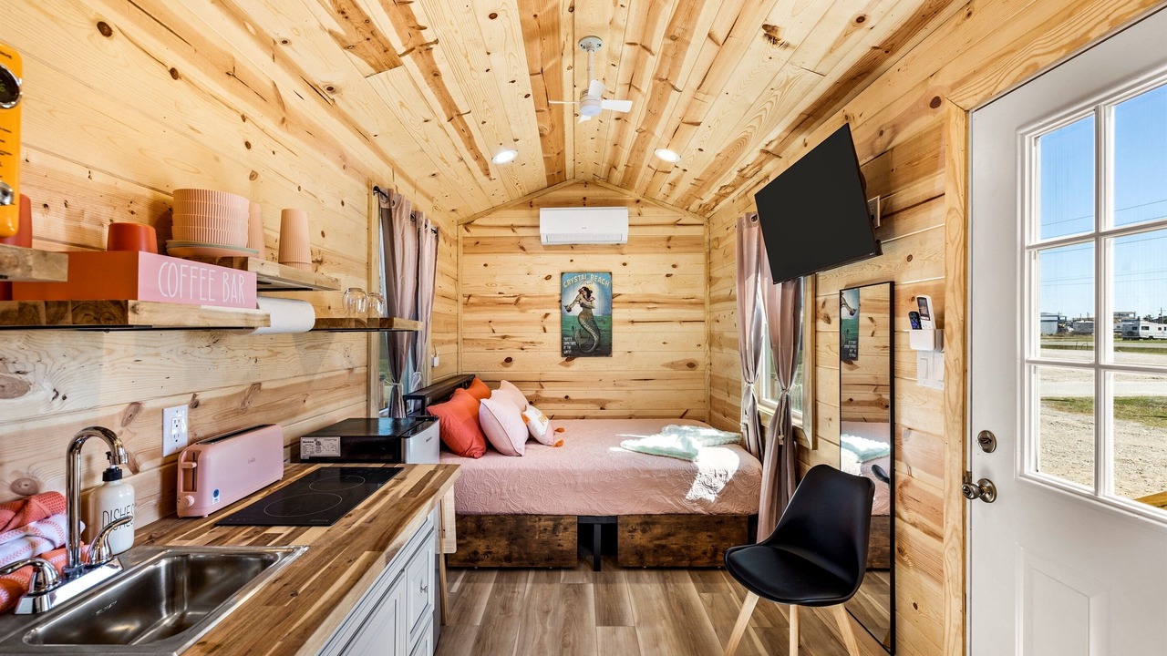 Photo of Bedroom in Crystal Beach