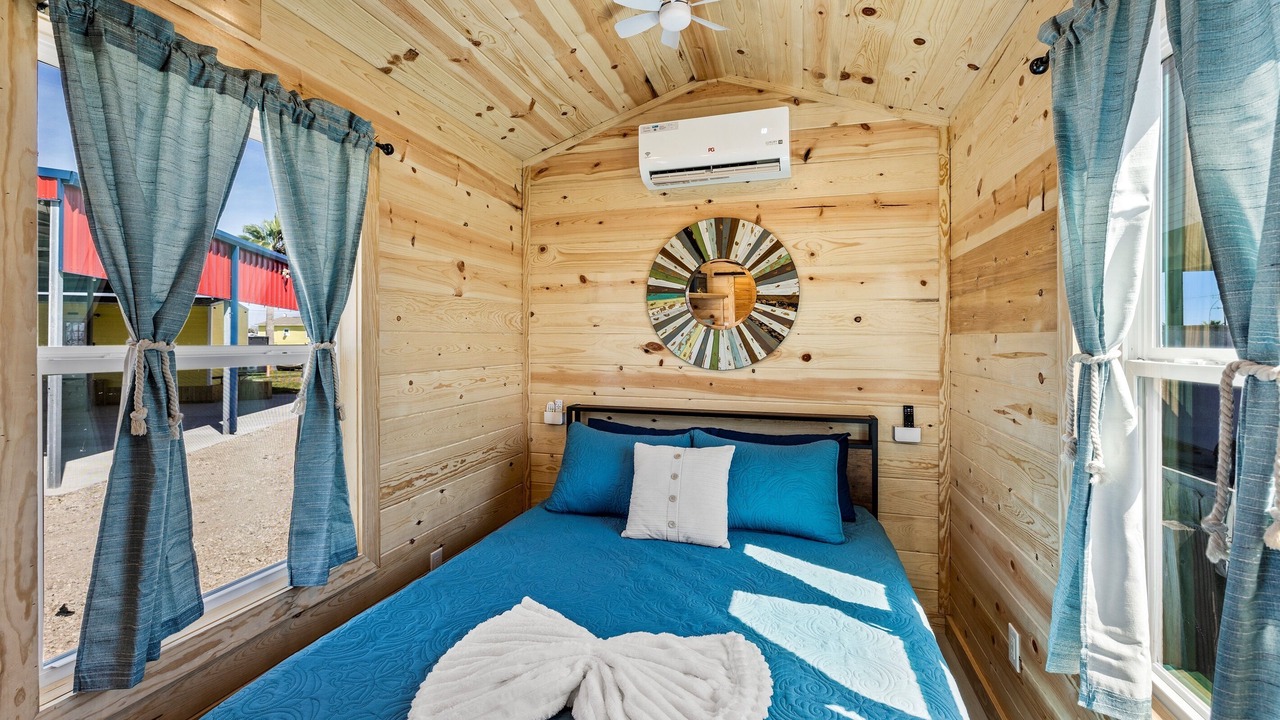 Photo of Bedroom in Crystal Beach