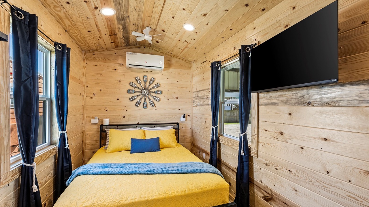 Photo of Bedroom in Crystal Beach