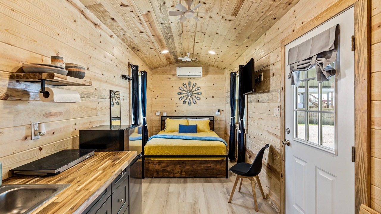 Photo of Bedroom in Crystal Beach