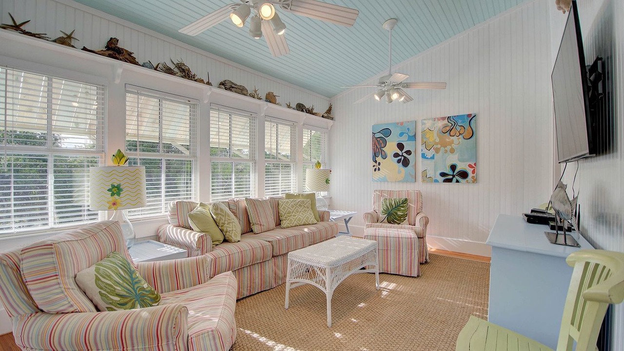 Photo of Livingroom in Debordieu Colony