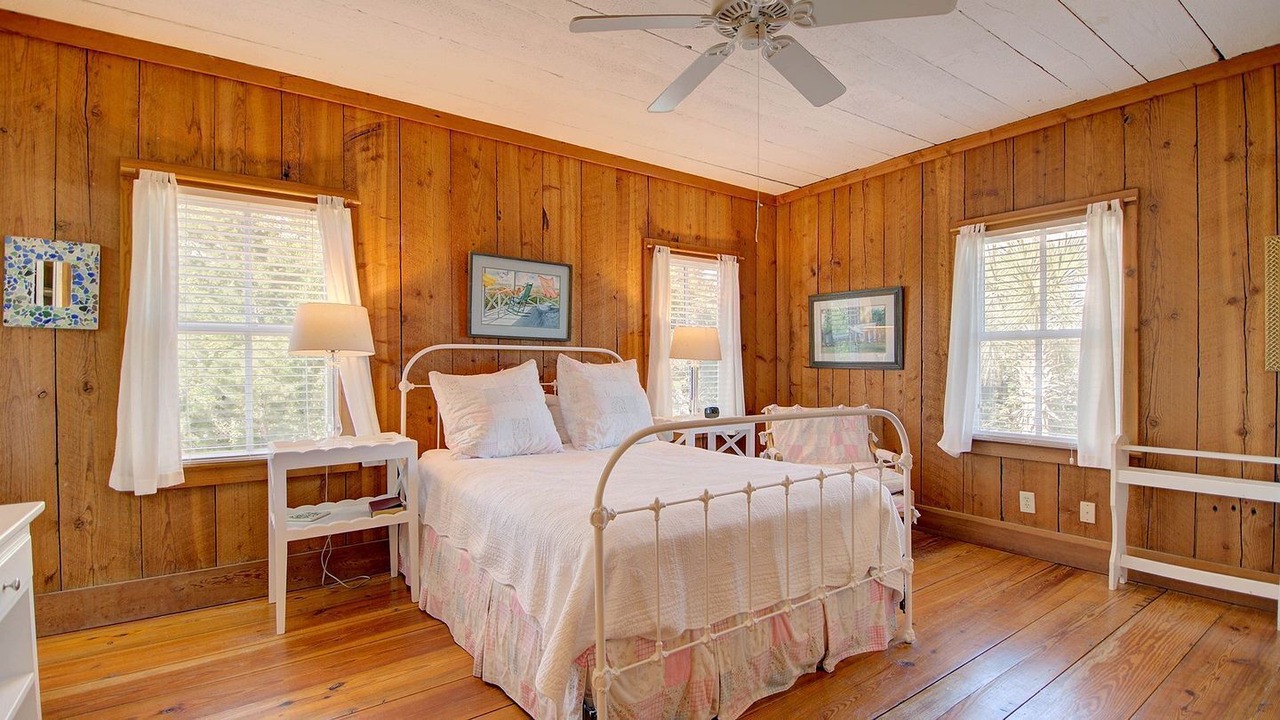 Photo of Bedroom in Debordieu Colony