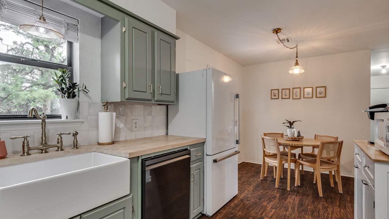 Photo of Kitchen in Mustang