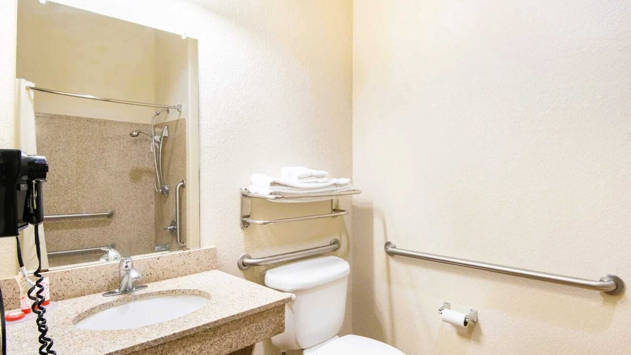 Photo of Bathroom in Clute