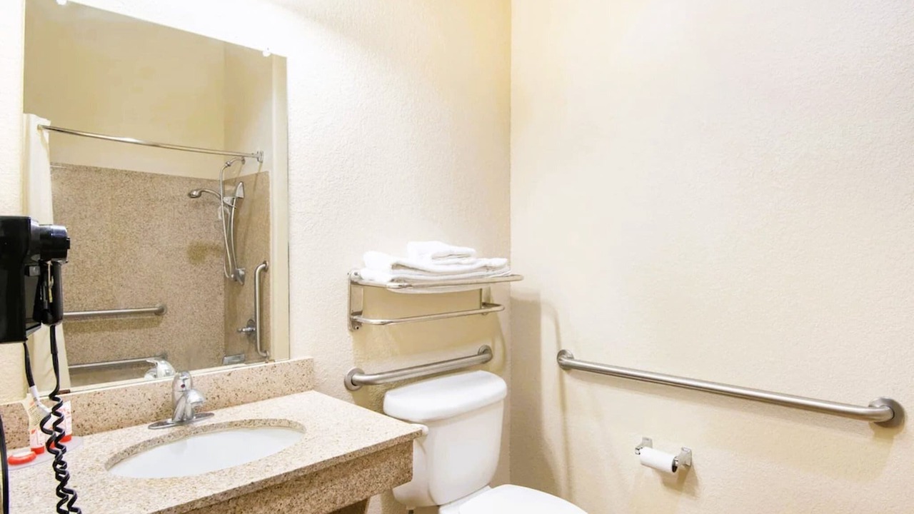 Photo of Bathroom in Clute