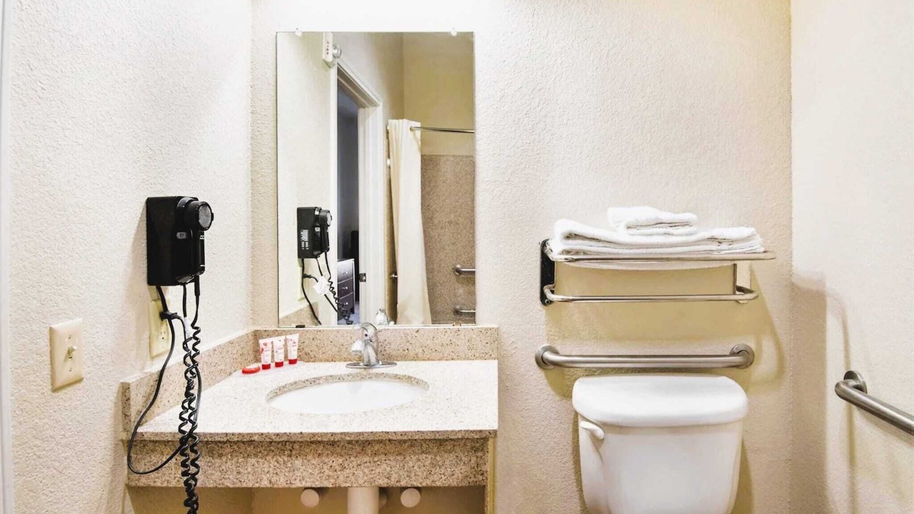 Photo of Bathroom in Clute