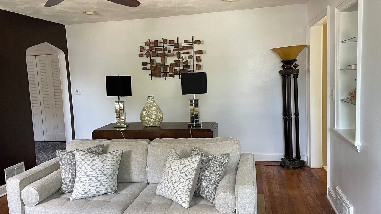 Photo of Livingroom in Teaneck