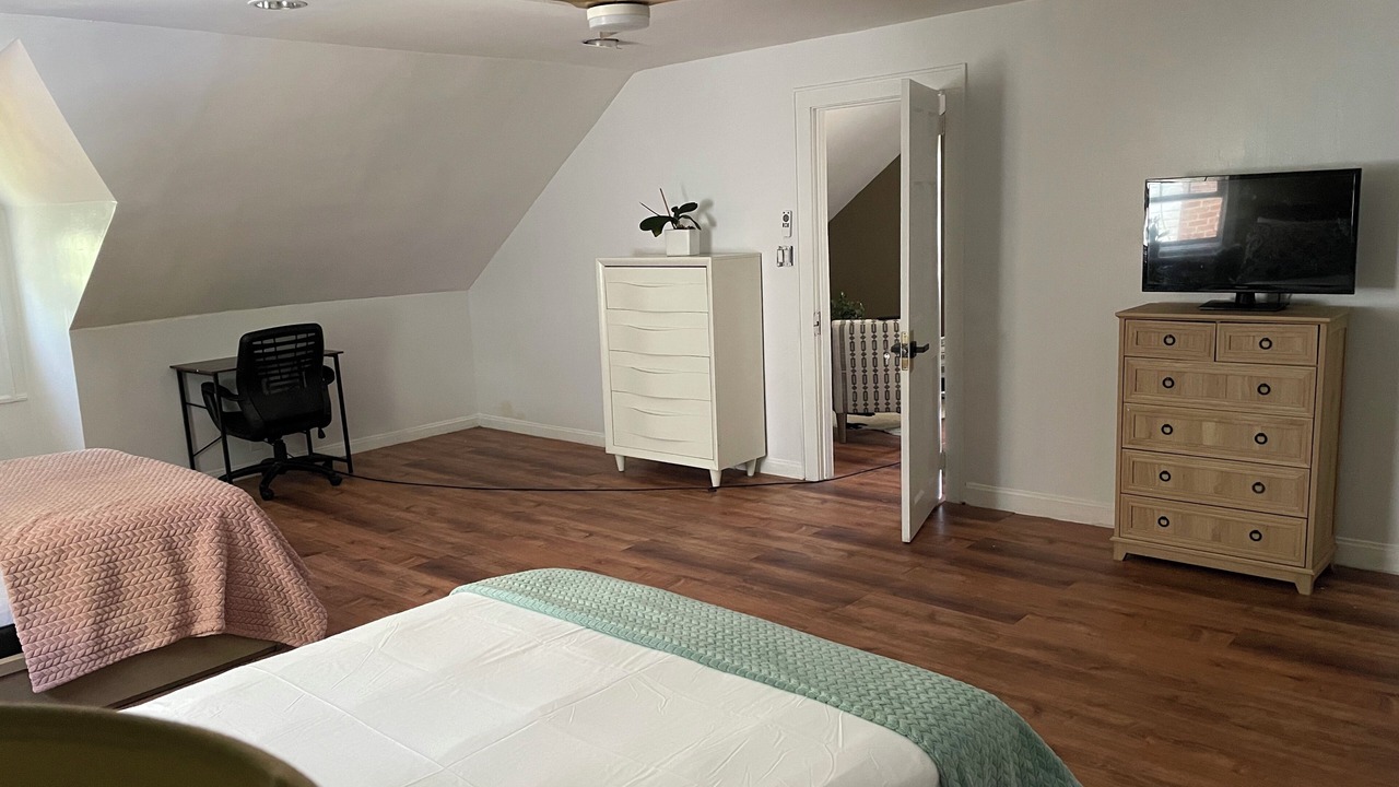 Photo of Bedroom in Teaneck