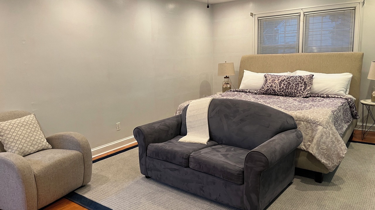 Photo of Bedroom in Teaneck