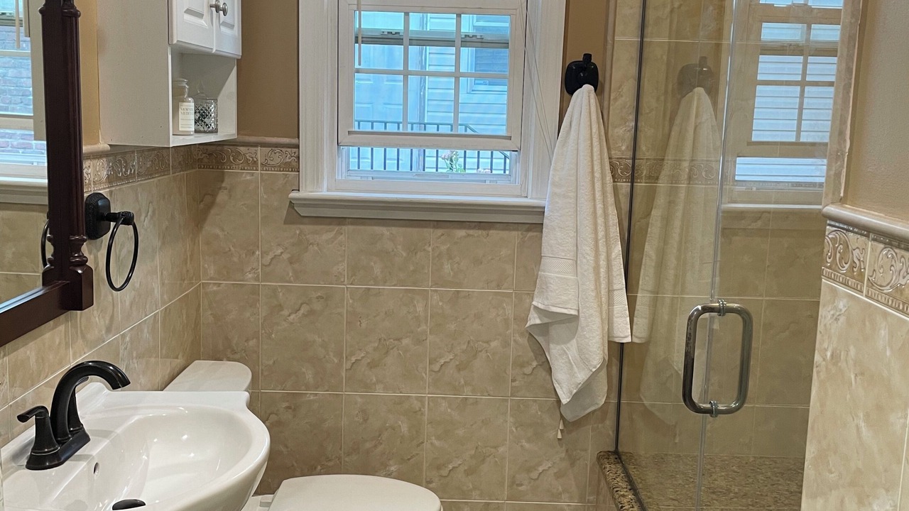 Photo of Bathroom in Teaneck