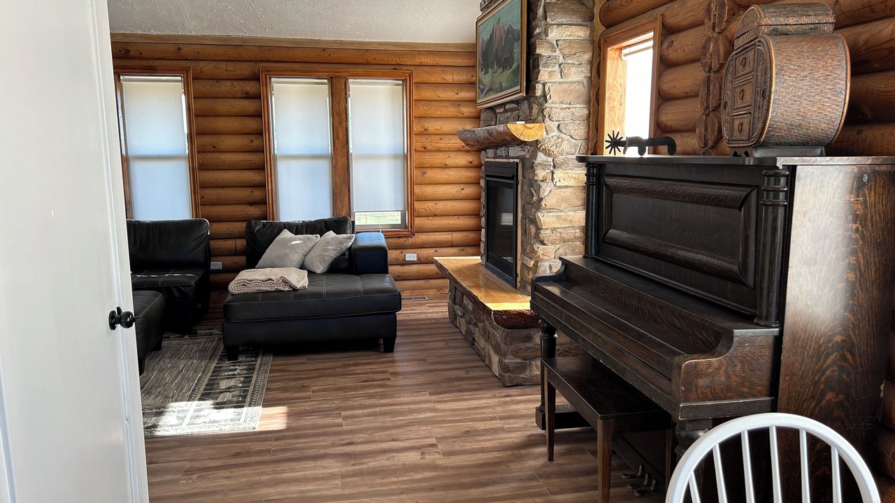Photo of Livingroom in Roosevelt