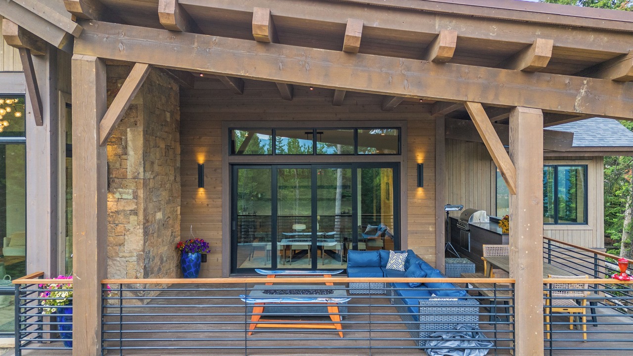 Photo of Patio Balcony in Big Sky