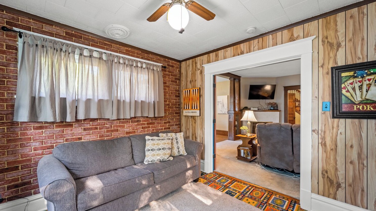 Photo of Livingroom in Ames
