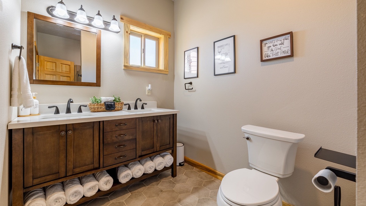 Photo of Bathroom in Wapiti