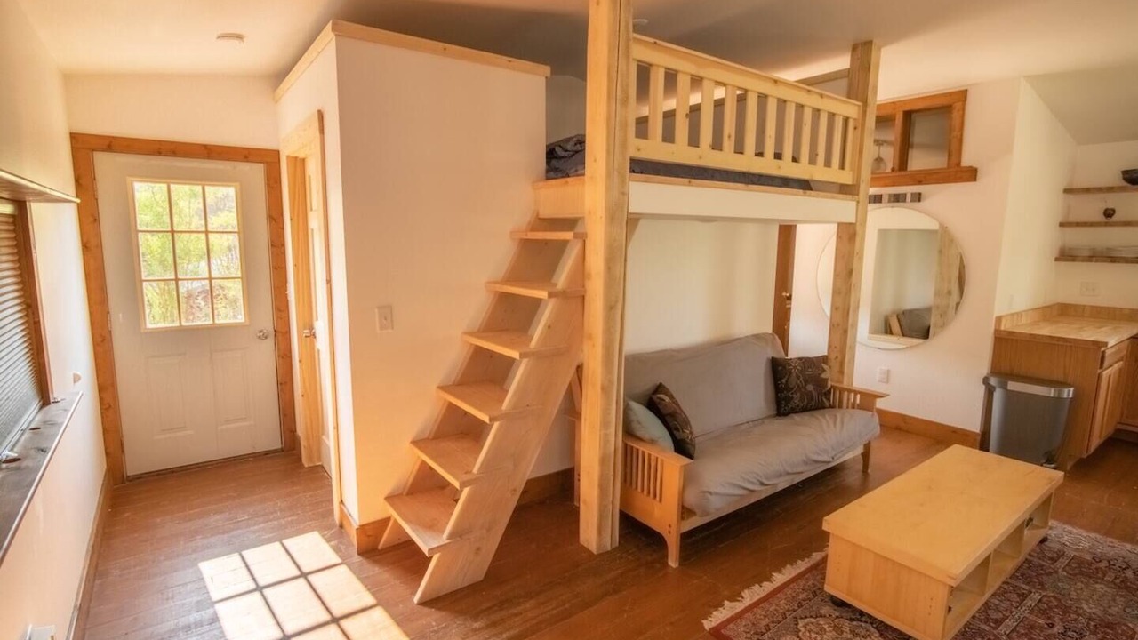 Photo of Livingroom in Helena West Side