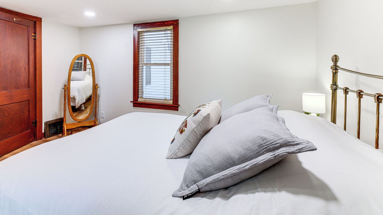 Photo of Bedroom in Crown Point