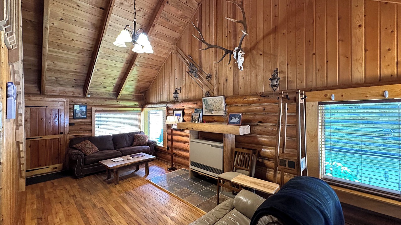 Photo of Bedroom in Cooke City-Silver Gate