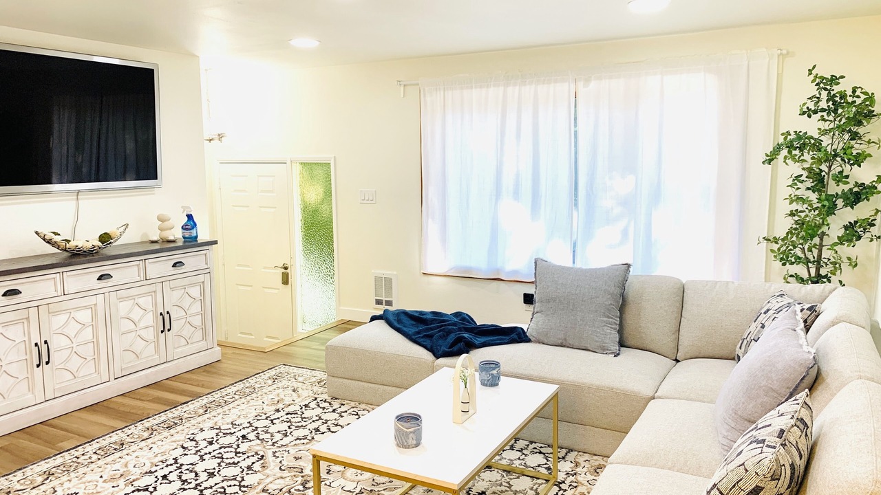 Photo of Livingroom in Inglewood-Finn Hill