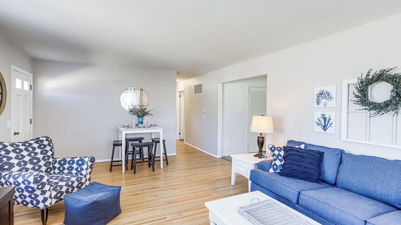 Photo of Livingroom in Port Clinton