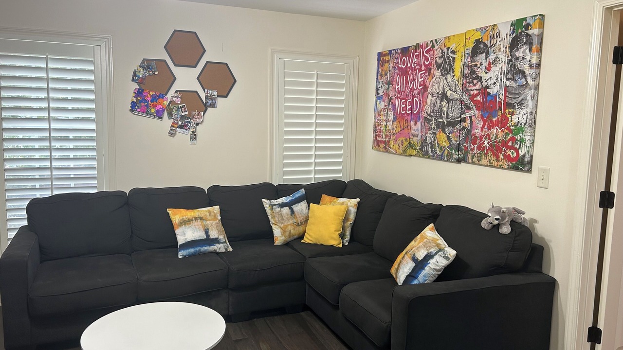 Photo of Livingroom in Twelve Oaks