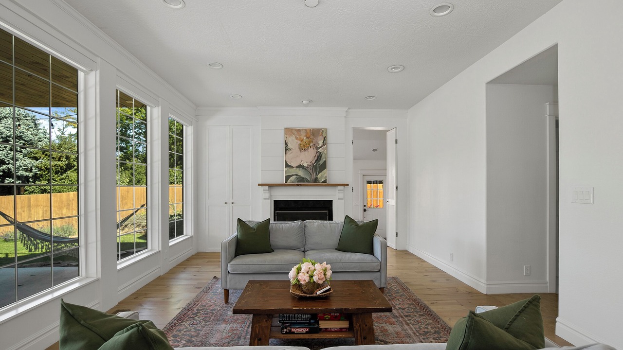Photo of Livingroom in West Valley