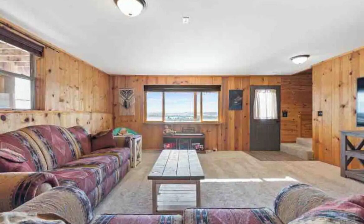 Photo of Livingroom in Yellowstone County