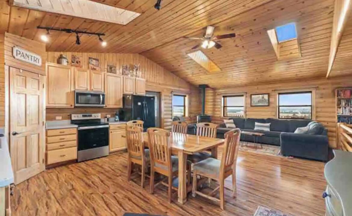Photo of Livingroom in Yellowstone County