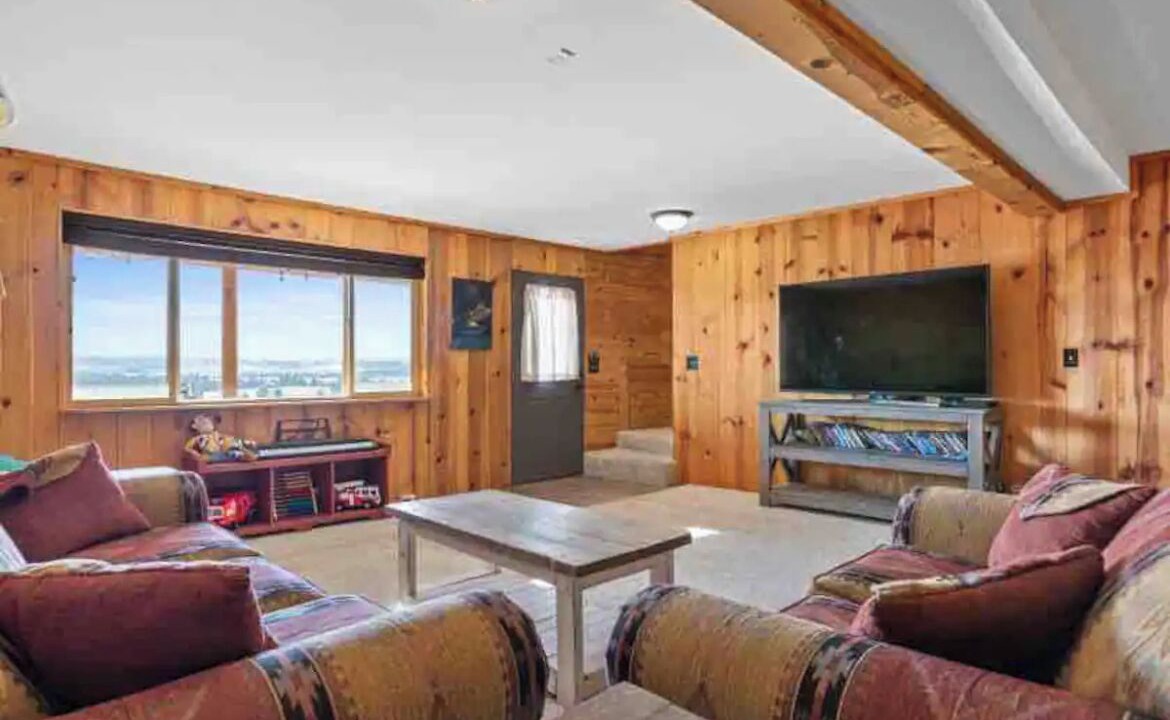 Photo of Livingroom in Yellowstone County