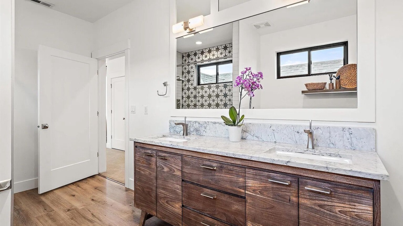 Photo of Bathroom in Depot Bench