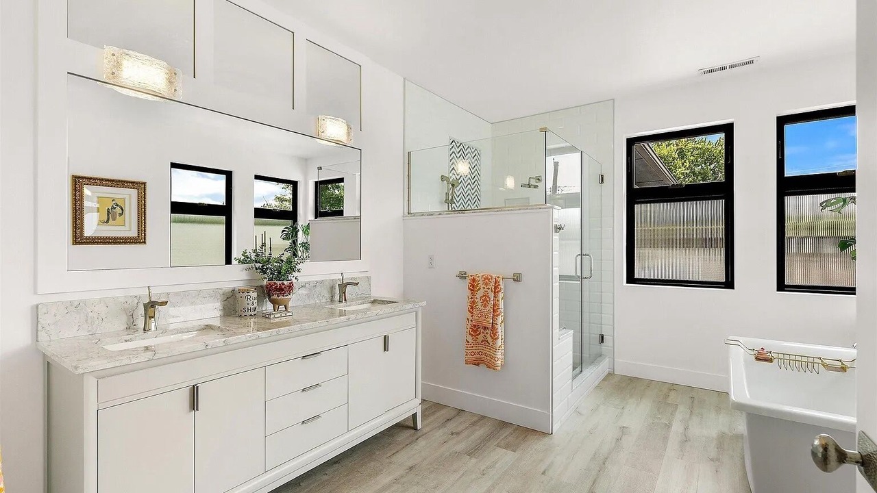 Photo of Bathroom in Depot Bench