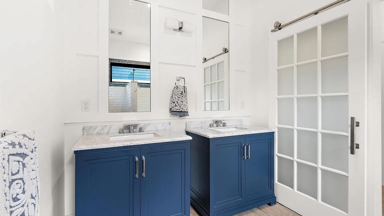 Photo of Bathroom in Depot Bench