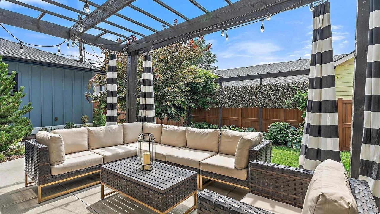 Photo of Patio Balcony in Depot Bench
