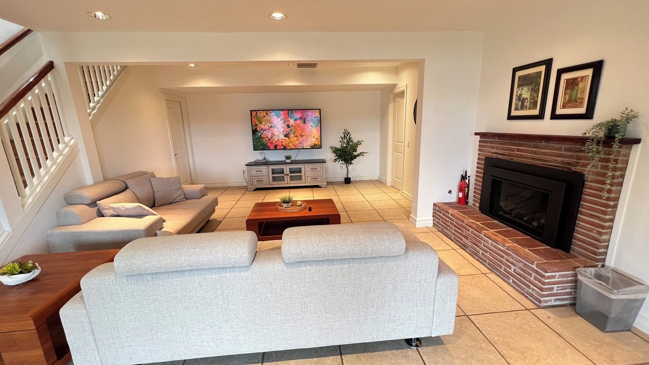 Photo of Livingroom in East Lake Hills