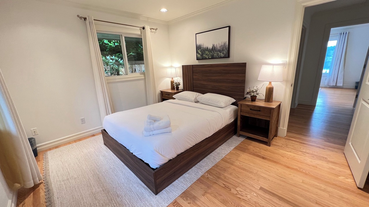 Photo of Bedroom in East Lake Hills