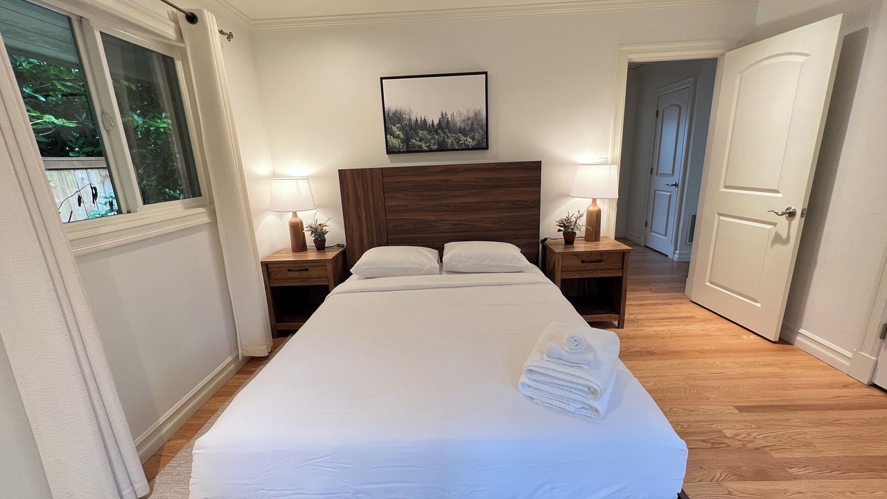 Photo of Bedroom in East Lake Hills