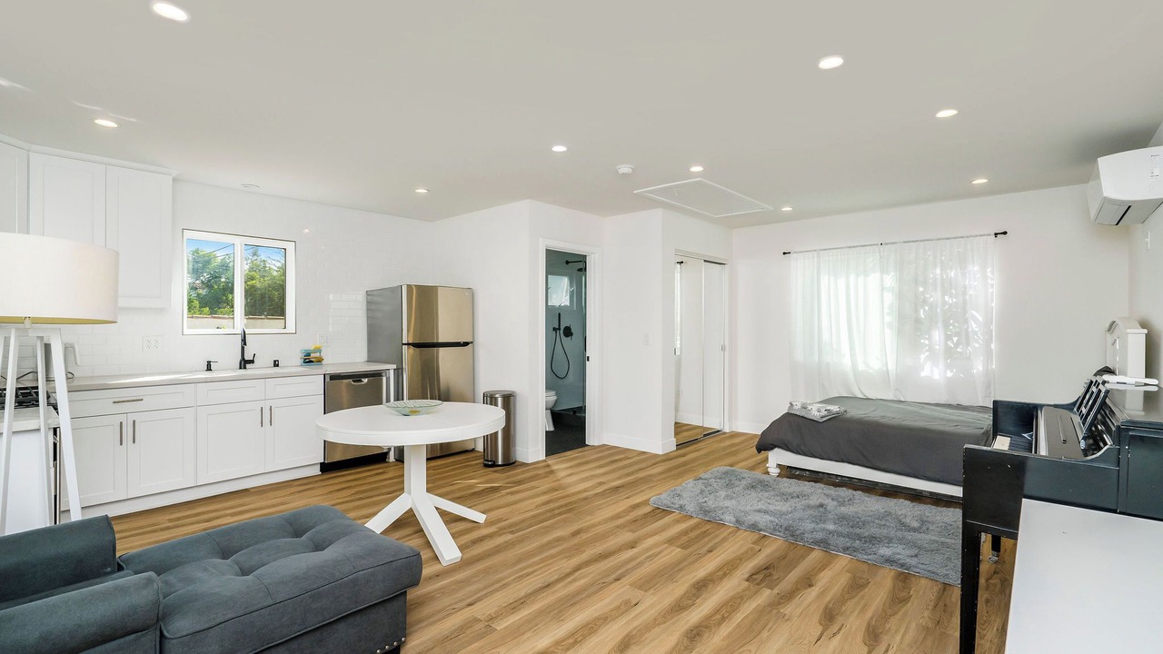 Photo of Bedroom in Miracle Mile