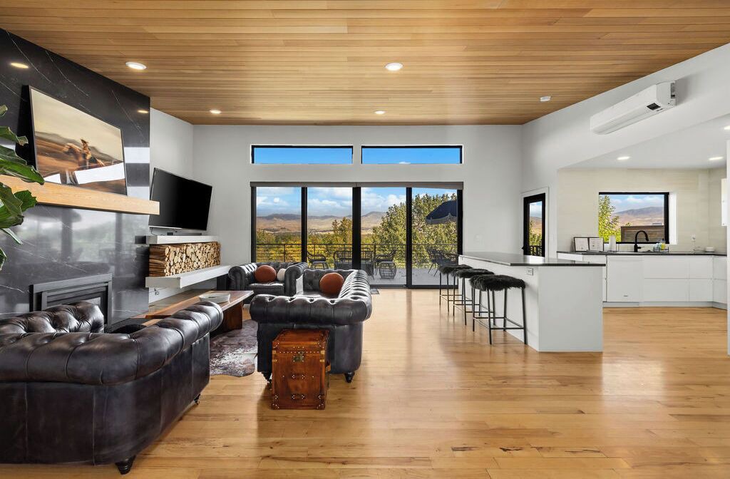 Photo of Livingroom in Central Rim