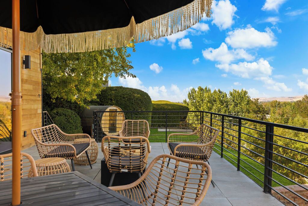 Photo of Patio Balcony in Central Rim