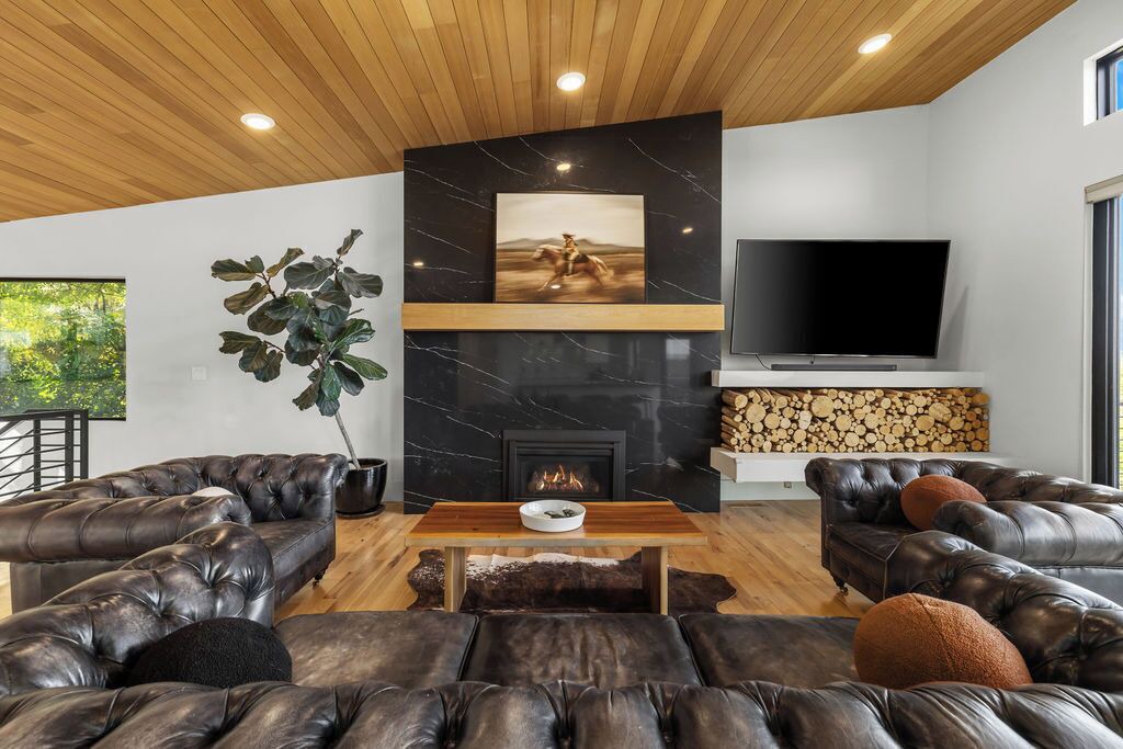 Photo of Livingroom in Central Rim