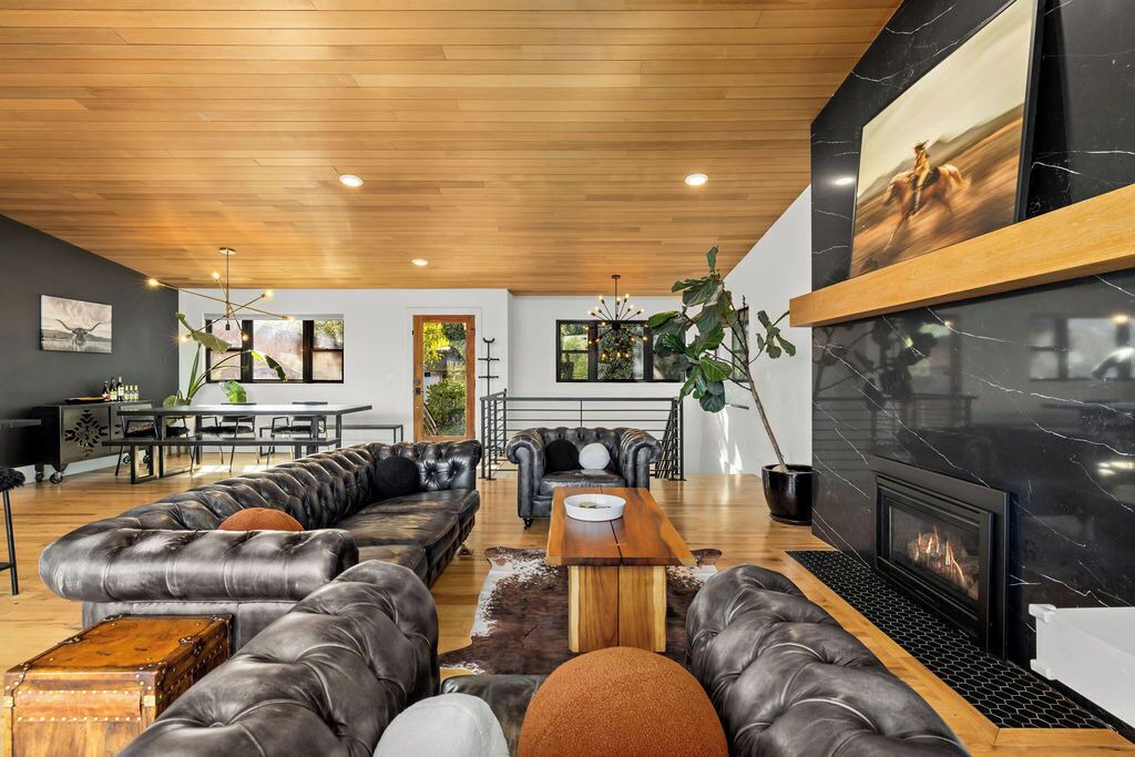 Photo of Livingroom in Central Rim