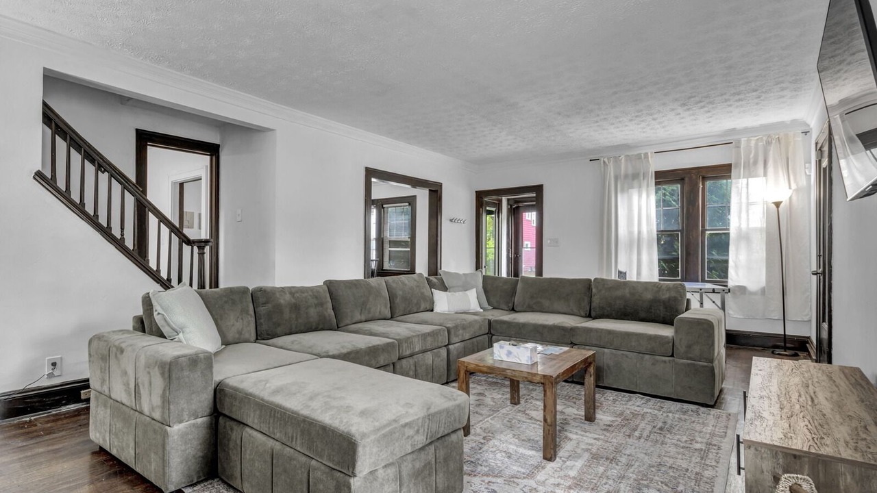 Photo of Livingroom in Cleveland Heights