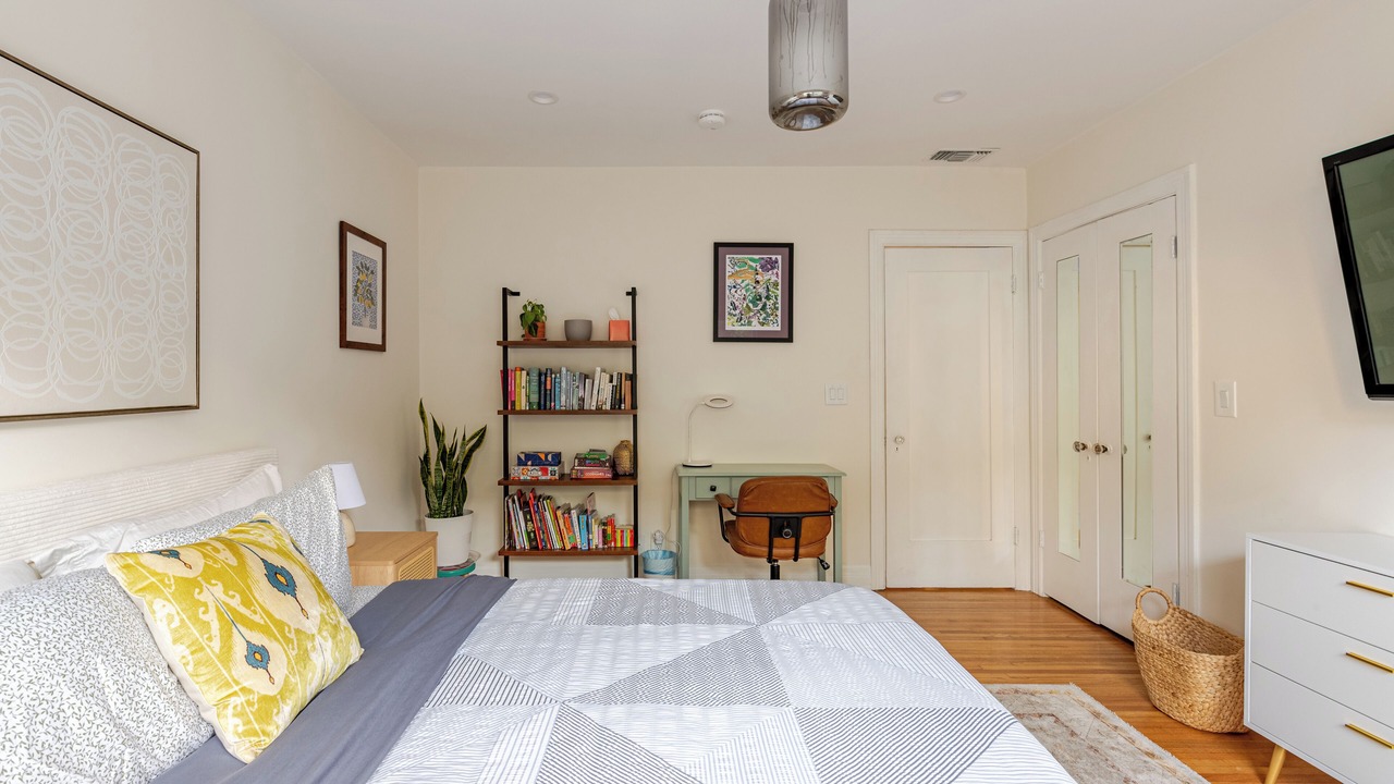 Photo of Bedroom in Mid-Wilshire