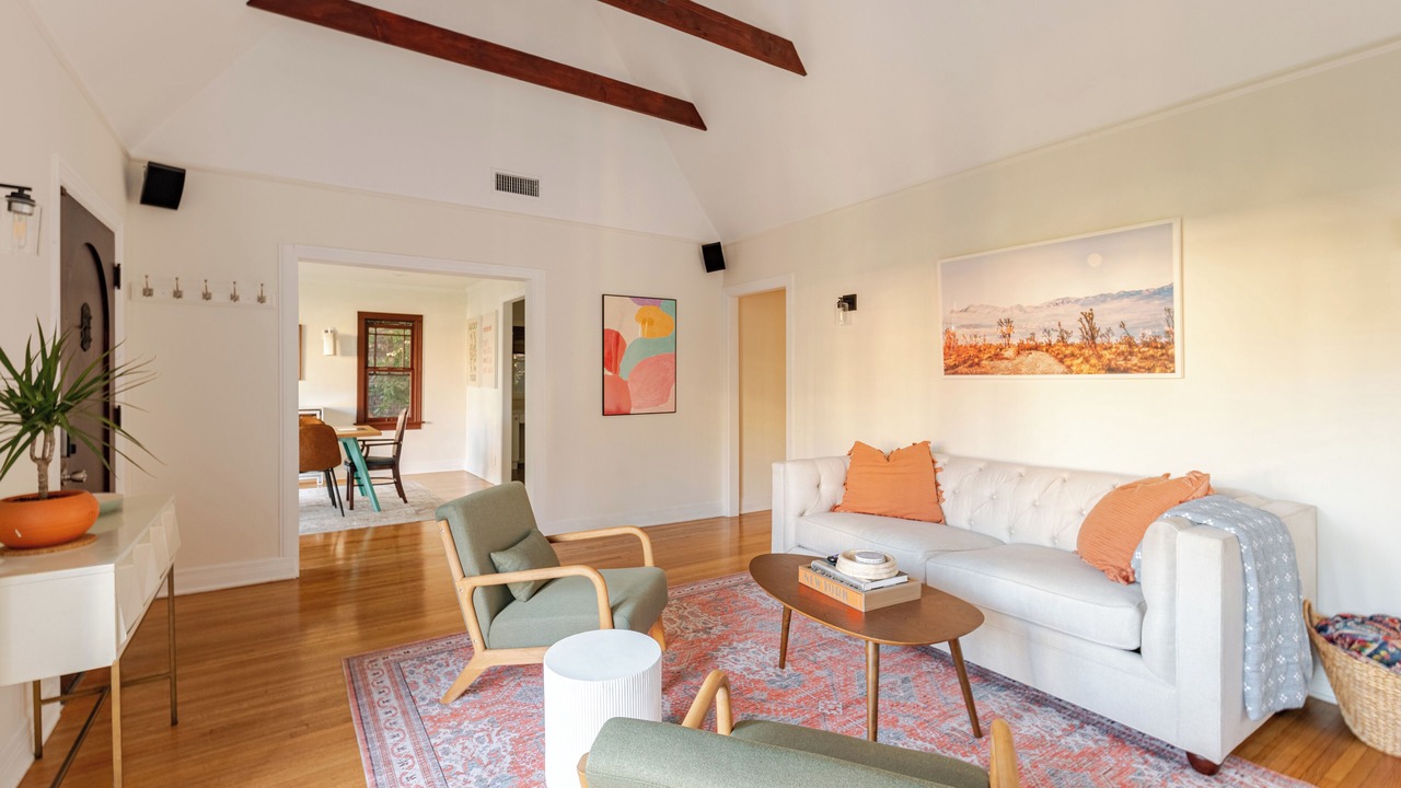 Photo of Livingroom in Mid-Wilshire