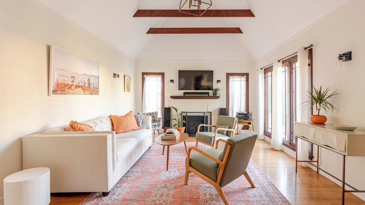 Photo of Livingroom in Mid-Wilshire