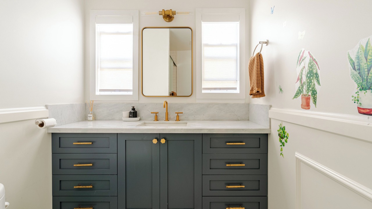 Photo of Bathroom in Mid-Wilshire