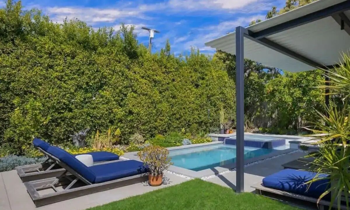 Photo of Outdoor in Mid-Wilshire