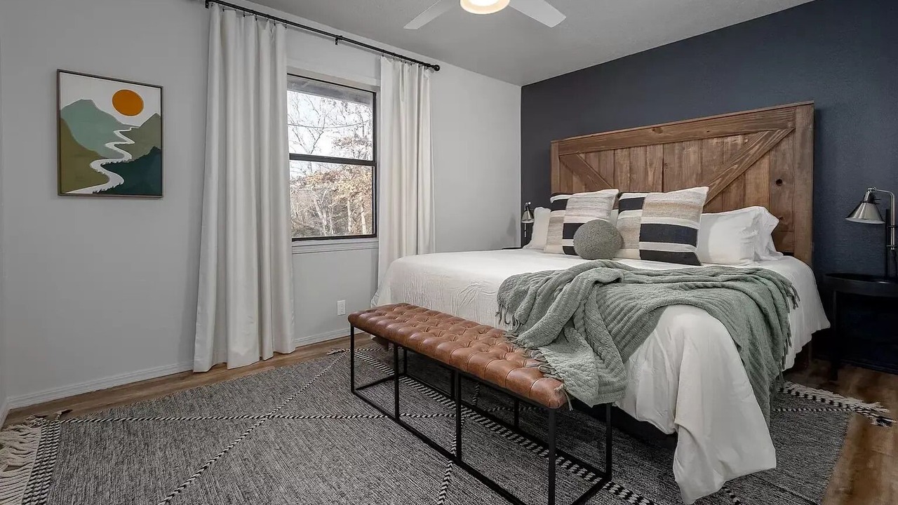 Photo of Bedroom in Sulphur