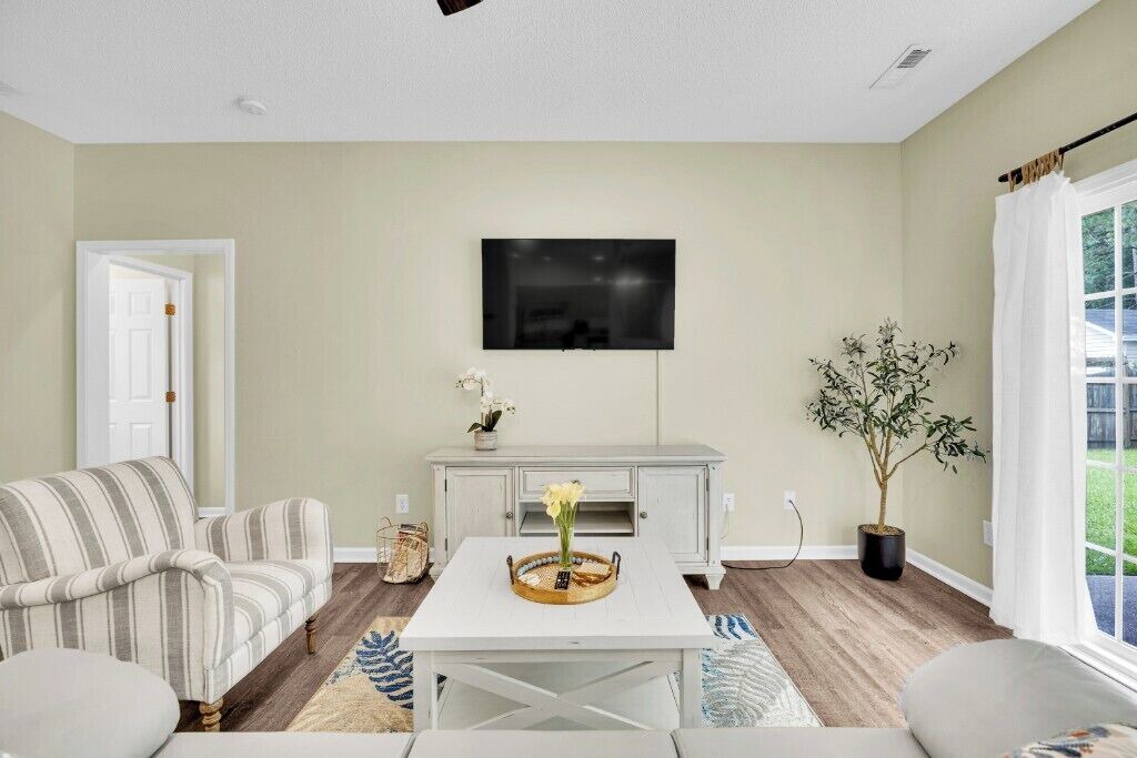 Photo of Livingroom in Murraysville
