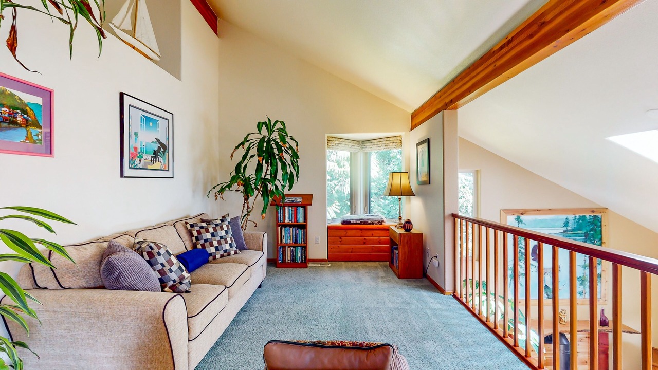 Photo of Livingroom in Brinnon